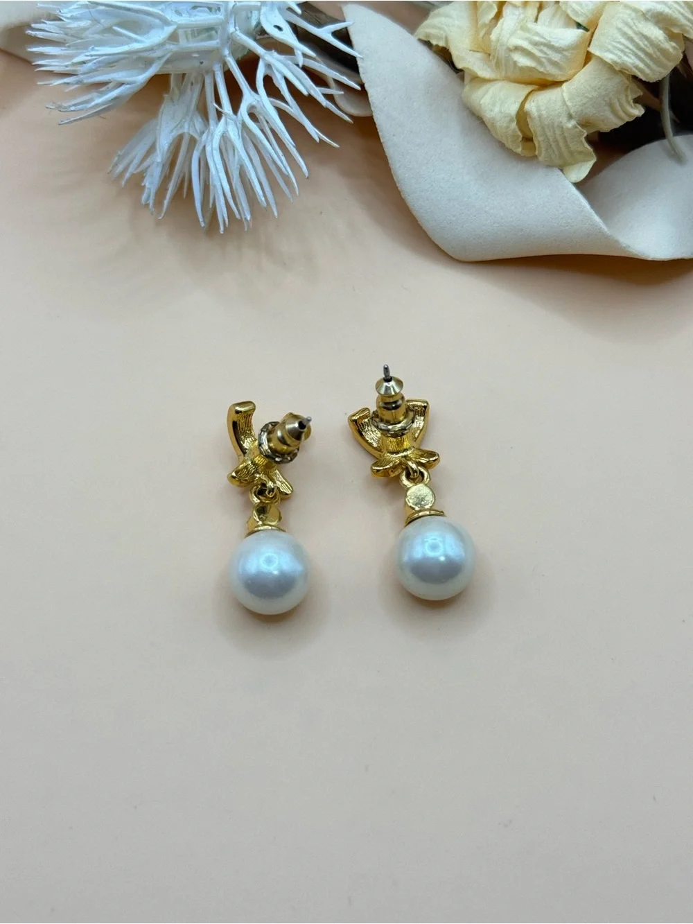 Vintage Gold Tone Rhinestone Faux Pearl Dangle Earrings
